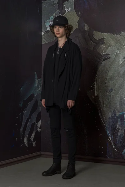 Look 16